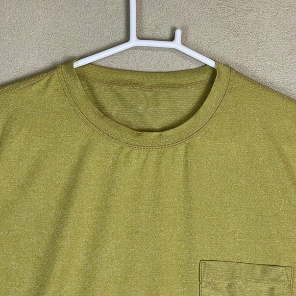 Vuori Mens Pocket T-Shirt M Olive Green Short Sleeve Tradewind Performance - Picture 2 of 9